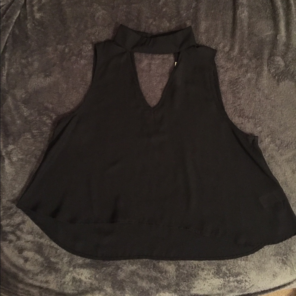 Black ‘Flowy’ Halter Top